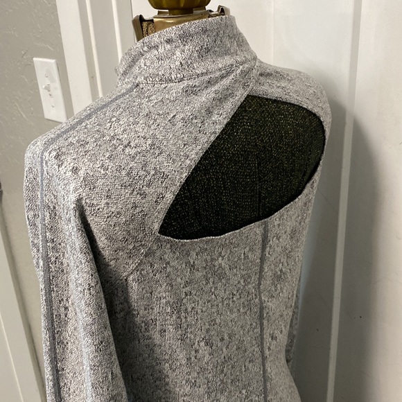 GYMSHARK WORKOUT TOP MEDIUM - Picture 11 of 16